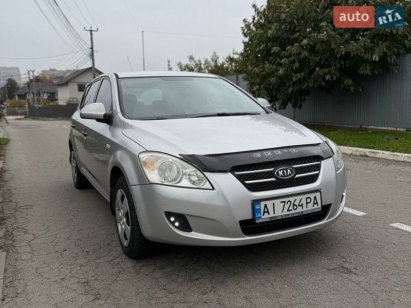 Хэтчбек Kia Ceed 2008 в Киеве