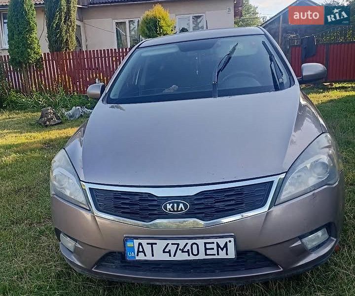 Хэтчбек Kia Ceed 2009 в Тлумаче
