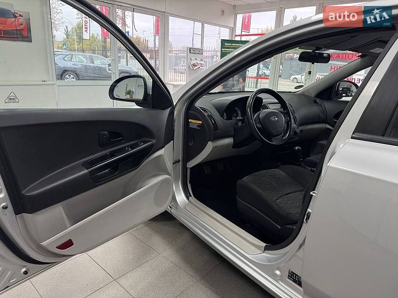 Хэтчбек Kia Ceed 2007 в Киеве