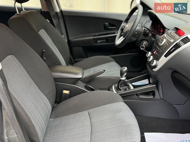 Универсал Kia Ceed 2010 в Луцке