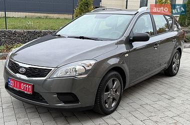 Универсал Kia Ceed 2010 в Луцке