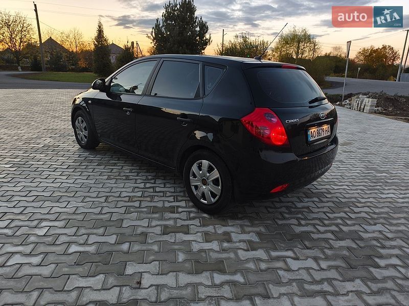 Хэтчбек Kia Ceed 2008 в Ужгороде