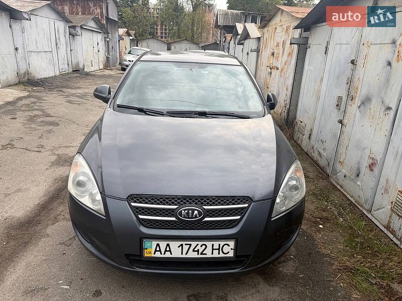 Хэтчбек Kia Ceed 2008 в Киеве