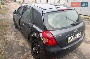 Хэтчбек Kia Ceed 2008 в Киеве