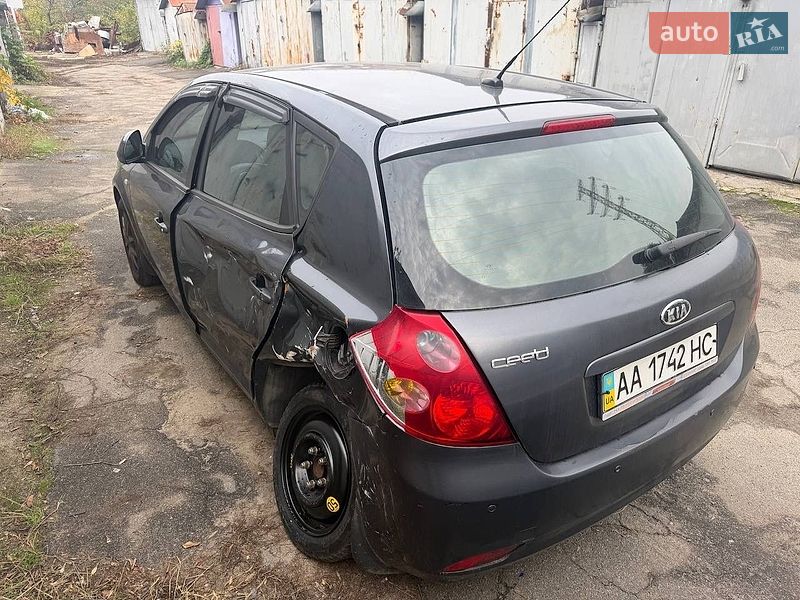 Хэтчбек Kia Ceed 2008 в Киеве