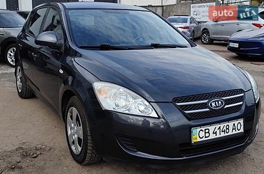 Хэтчбек Kia Ceed 2008 в Чернигове