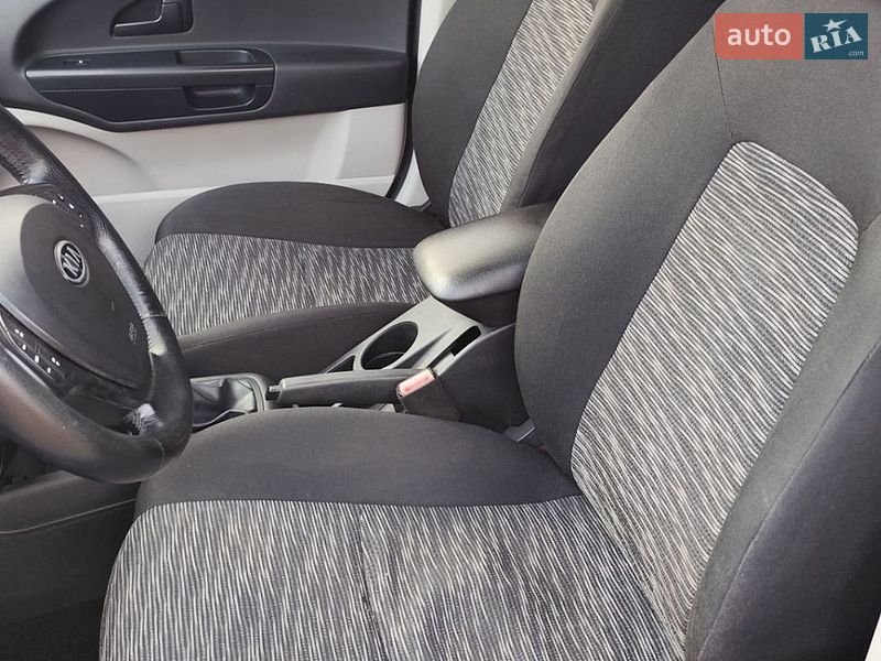 Хэтчбек Kia Ceed 2008 в Чернигове