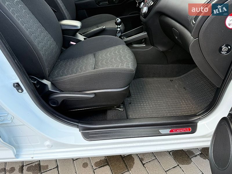 Універсал Kia Ceed 2011 в Вінниці фото 98 Універсал Kia Ceed 2011 в Вінниці