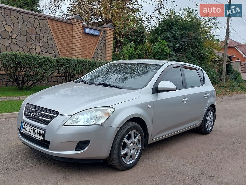 Хэтчбек Kia Ceed 2007 в Кривом Роге