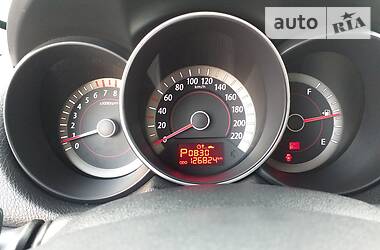 Седан Kia Cerato 2011 в 