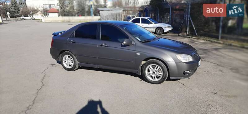 Седан Kia Cerato 2005 в Ужгороде
