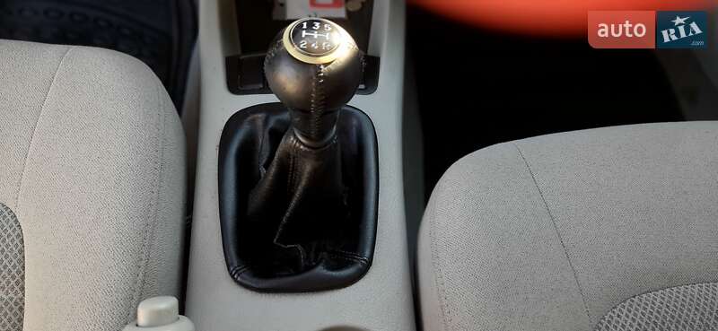 Седан Kia Cerato 2005 в Ужгороде