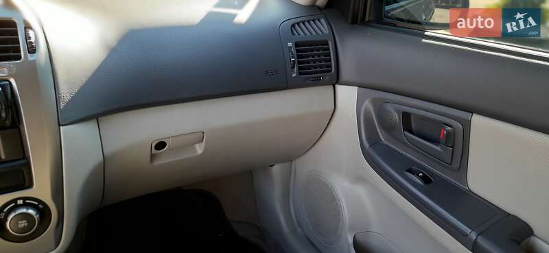 Седан Kia Cerato 2005 в Ужгороде