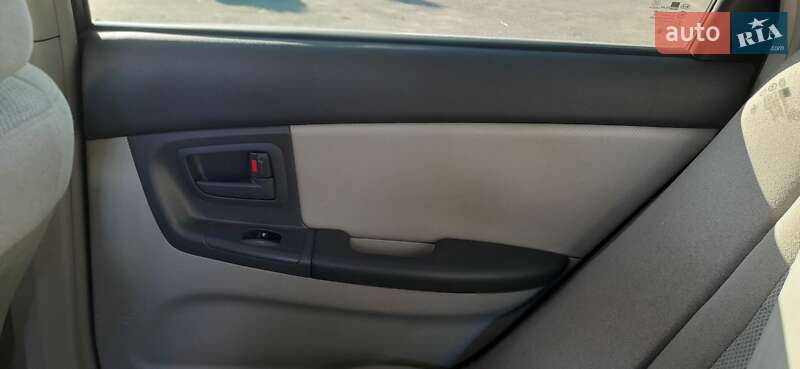 Седан Kia Cerato 2005 в Ужгороде