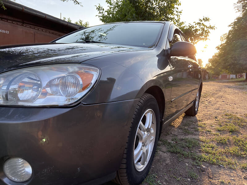 Седан Kia Cerato 2006 в Кривому Розі