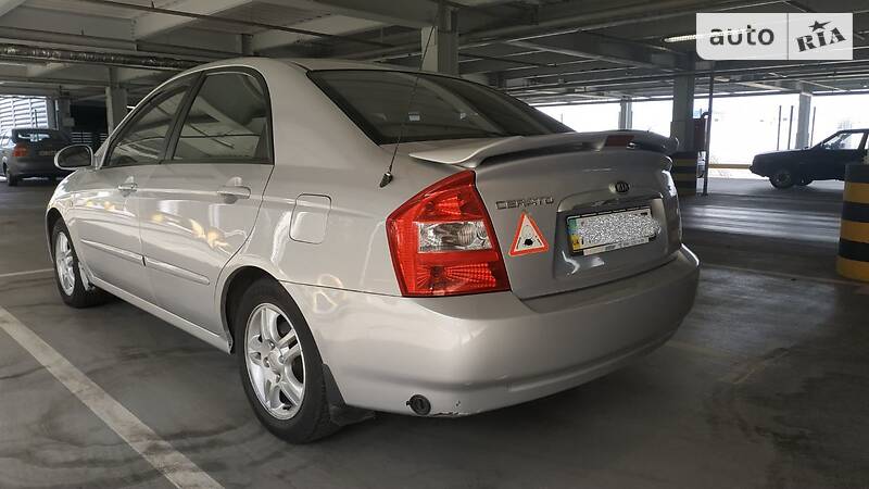 Седан Kia Cerato 2006 в Киеве