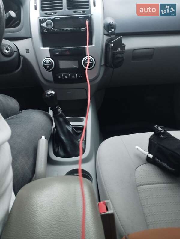 Седан Kia Cerato 2007 в Остер