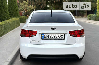 Седан Kia Cerato 2011 в 