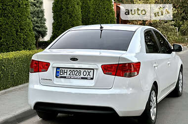 Седан Kia Cerato 2011 в 