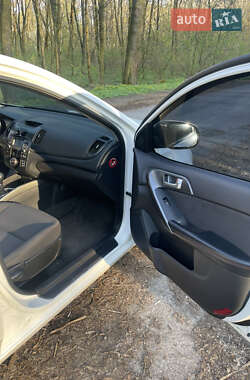 Седан Kia Cerato 2012 в 