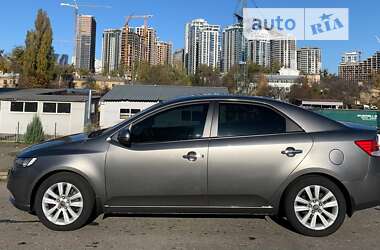 Седан Kia Cerato 2011 в Киеве