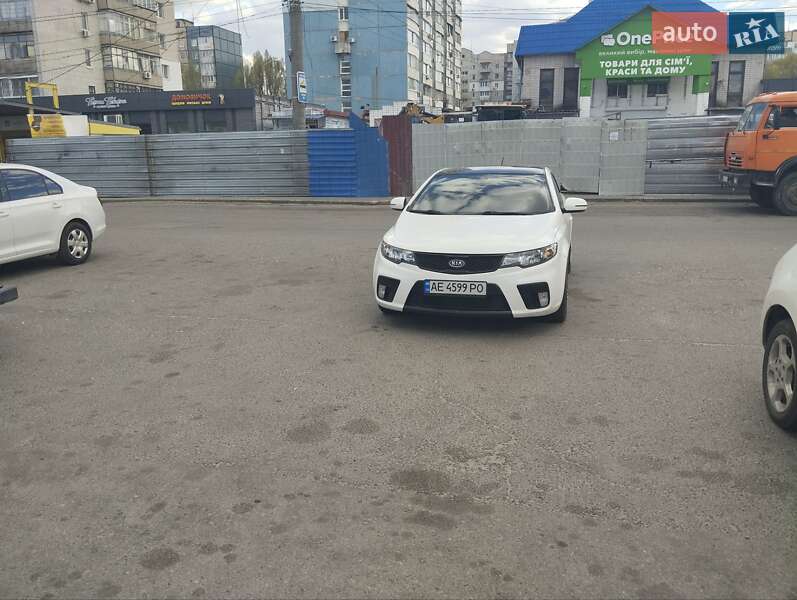 Купе Kia Cerato 2012 в 