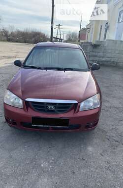 Хэтчбек Kia Cerato 2005 в Новомосковске