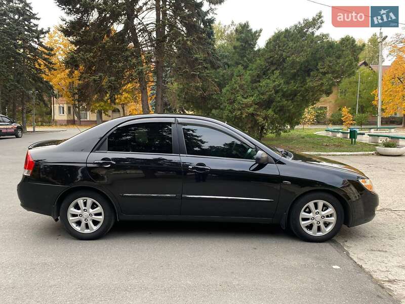 Седан Kia Cerato 2006 в Днепре