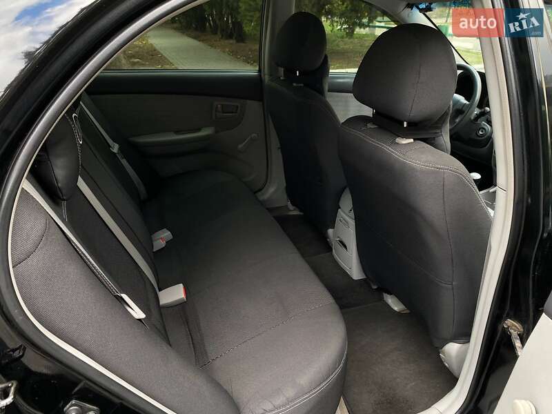 Седан Kia Cerato 2006 в Днепре