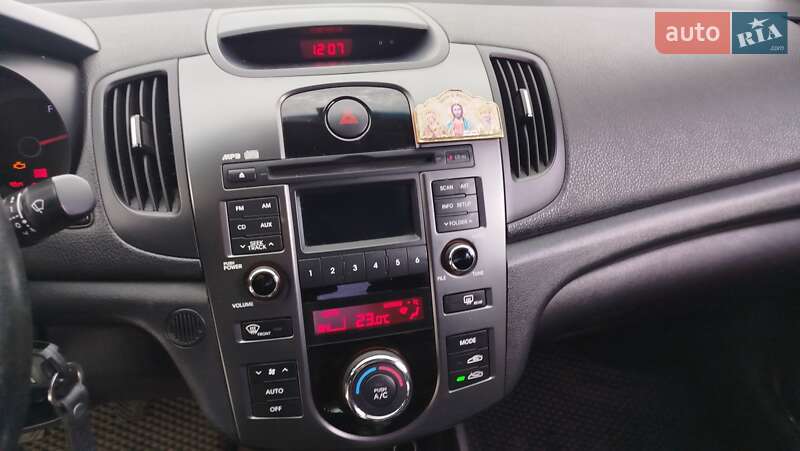 Седан Kia Cerato 2012 в Полтаві