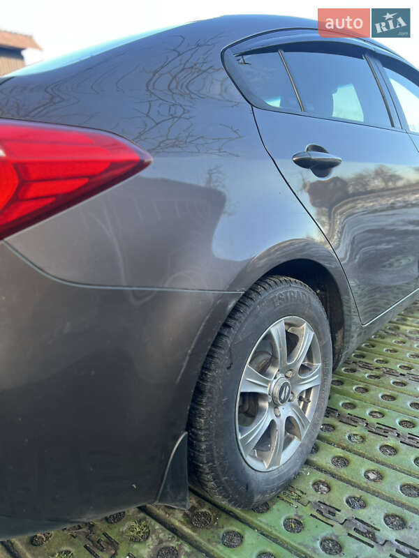 Седан Kia Cerato 2013 в Кам'янці-Бузькій