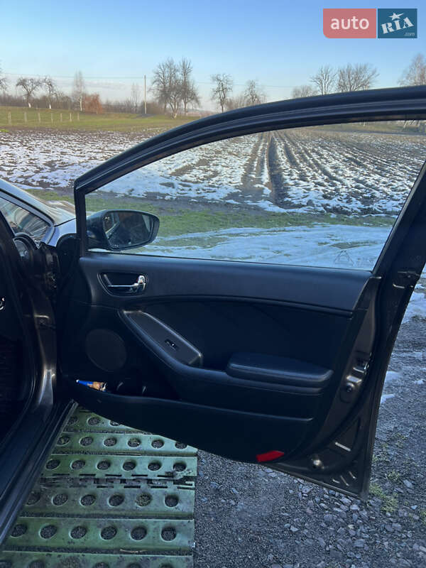 Седан Kia Cerato 2013 в Кам'янці-Бузькій