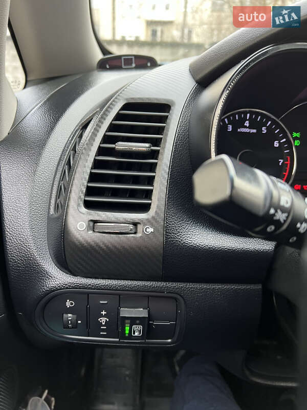 Седан Kia Cerato 2013 в Кам'янці-Бузькій