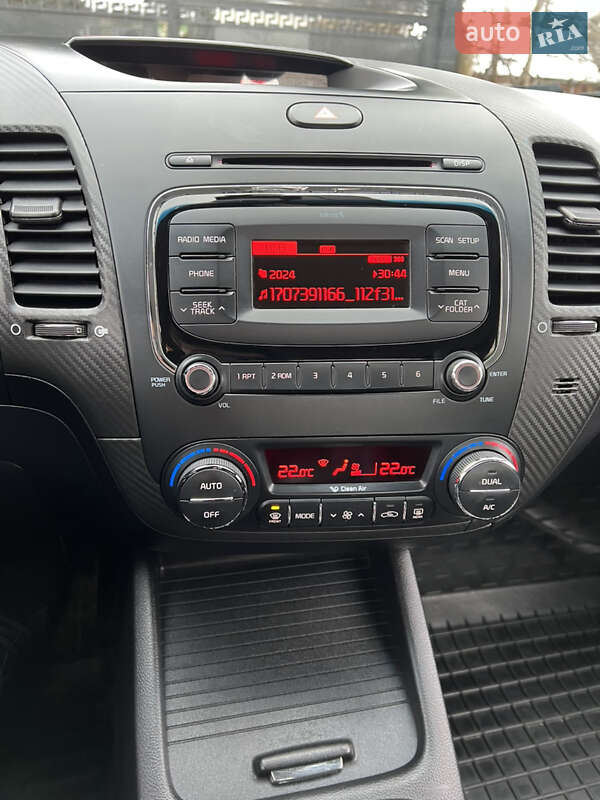 Седан Kia Cerato 2013 в Кам'янці-Бузькій