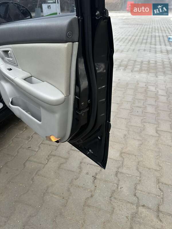 Седан Kia Cerato 2006 в Чернівцях