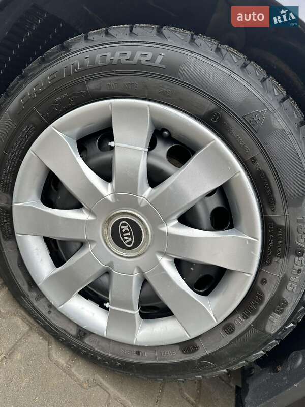 Седан Kia Cerato 2006 в Чернівцях