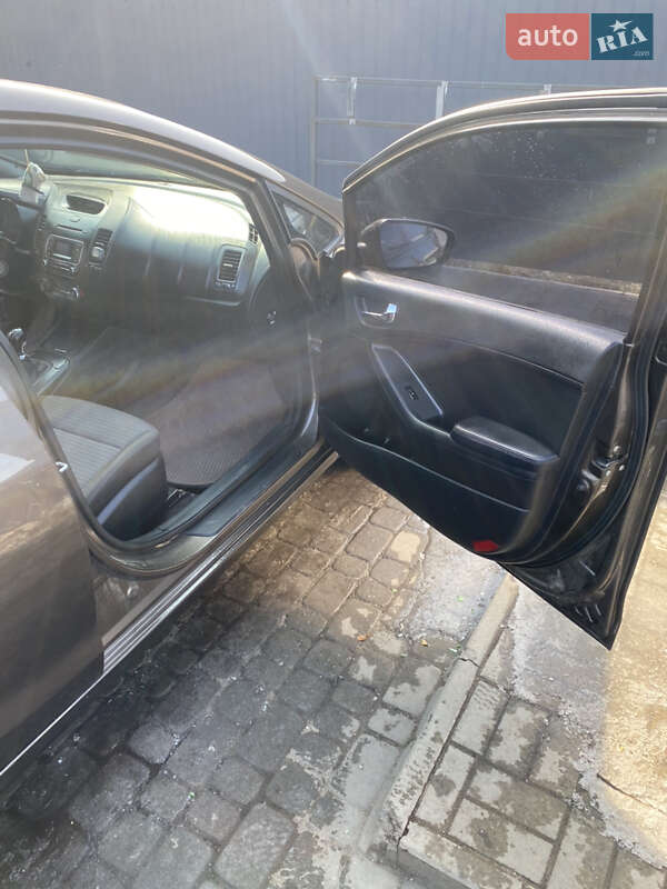 Седан Kia Cerato 2013 в Запорожье