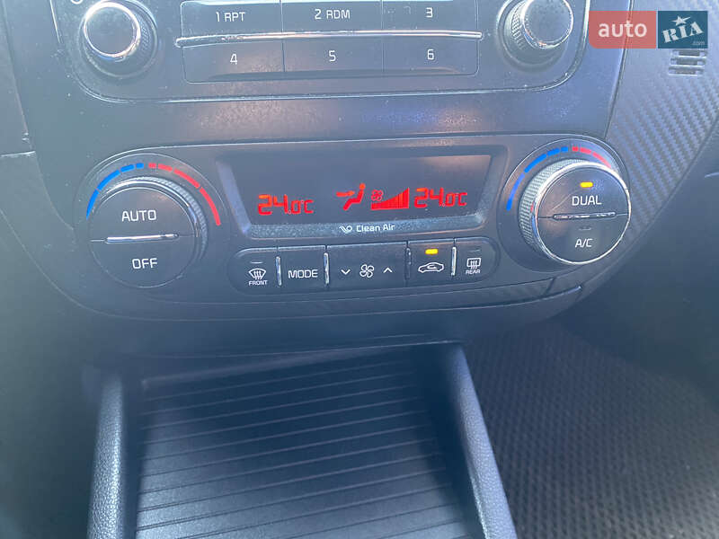 Седан Kia Cerato 2013 в Запорожье