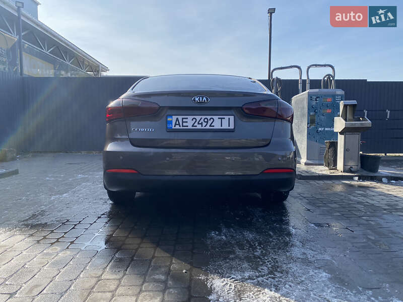 Седан Kia Cerato 2013 в Запорожье