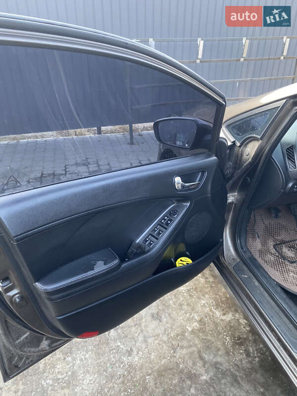 Седан Kia Cerato 2013 в Запорожье