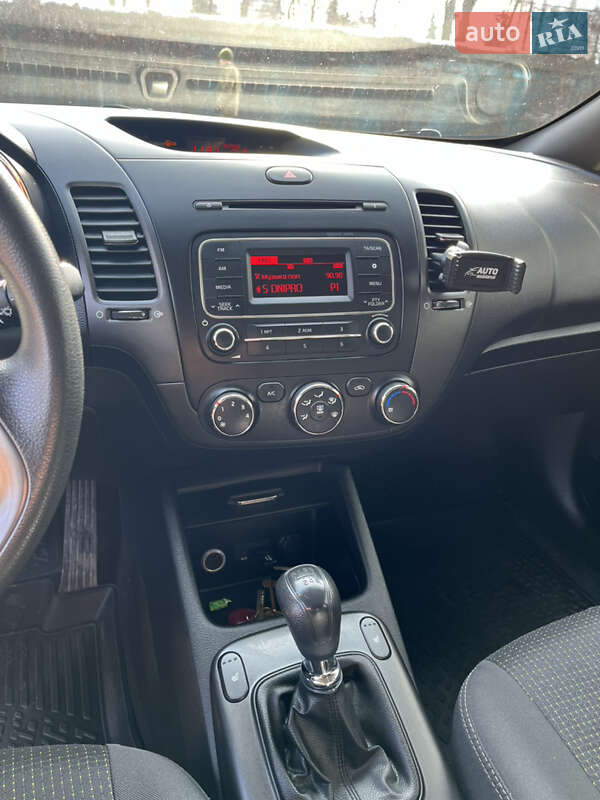 Седан Kia Cerato 2013 в Дніпрі