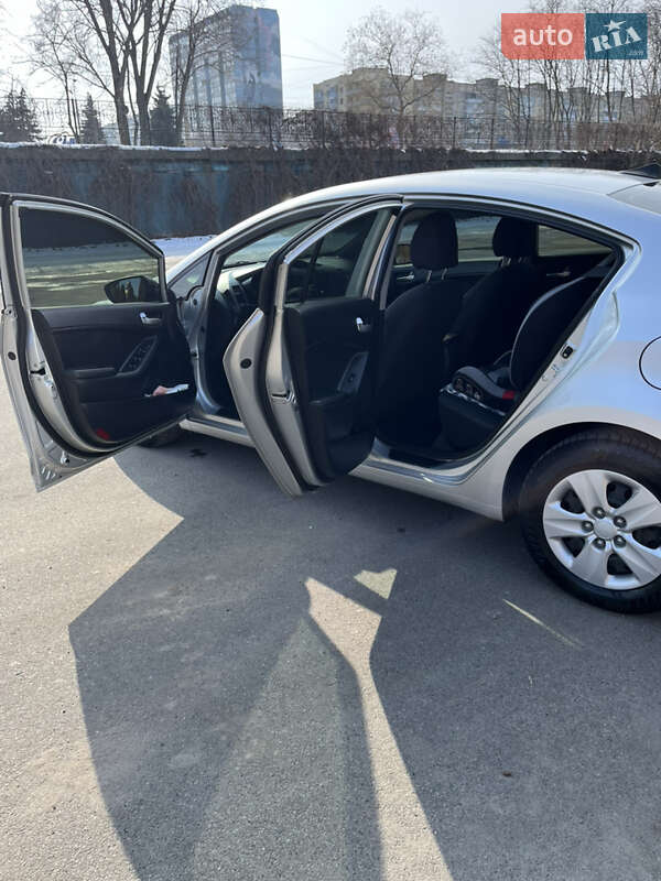 Седан Kia Cerato 2013 в Дніпрі