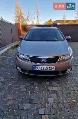 Седан Kia Cerato 2011 в Стебнику