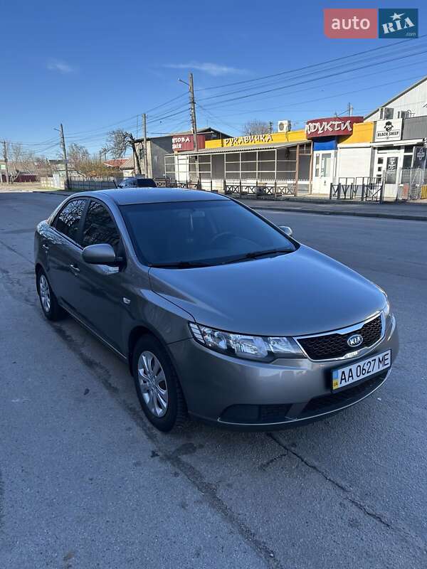 Седан Kia Cerato 2012 в Киеве