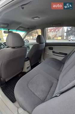 Хэтчбек Kia Cerato 2006 в 