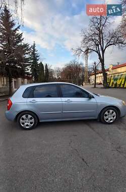 Хэтчбек Kia Cerato 2006 в 