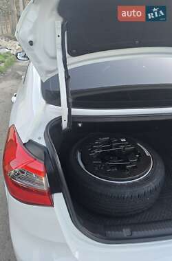 Седан Kia Cerato 2013 в 