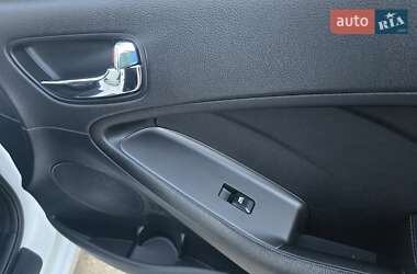 Седан Kia Cerato 2013 в 