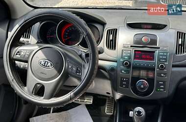 Седан Kia Cerato 2011 в 