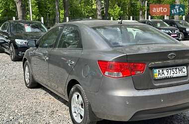 Седан Kia Cerato 2011 в 